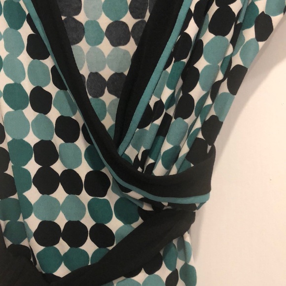 BCBGMAXAZRIA top - L - faux wrap with belt - Picture 5 of 8